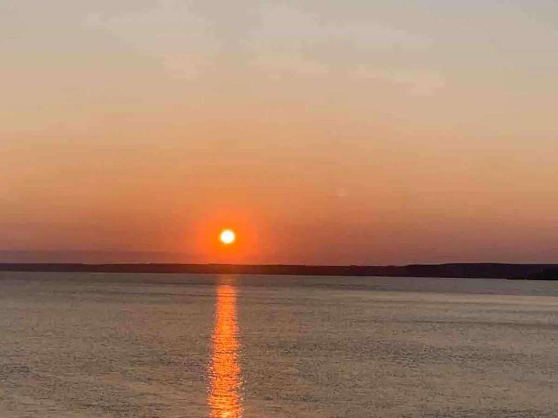 4 Bed-sleeps 8-sea View-pets-parking Holiday home *