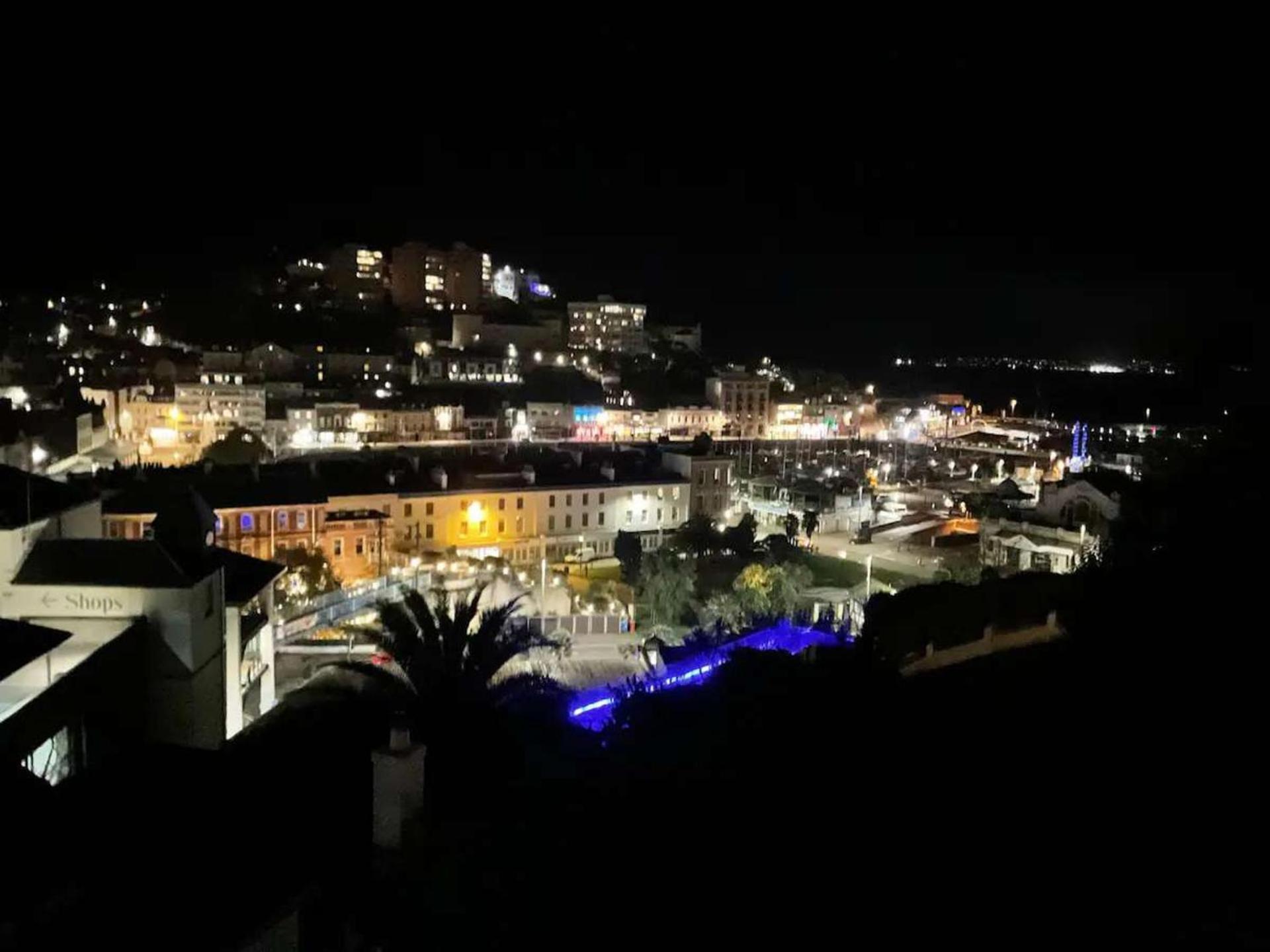 4 Bed-sleeps 8-sea View-pets-parking Torquay