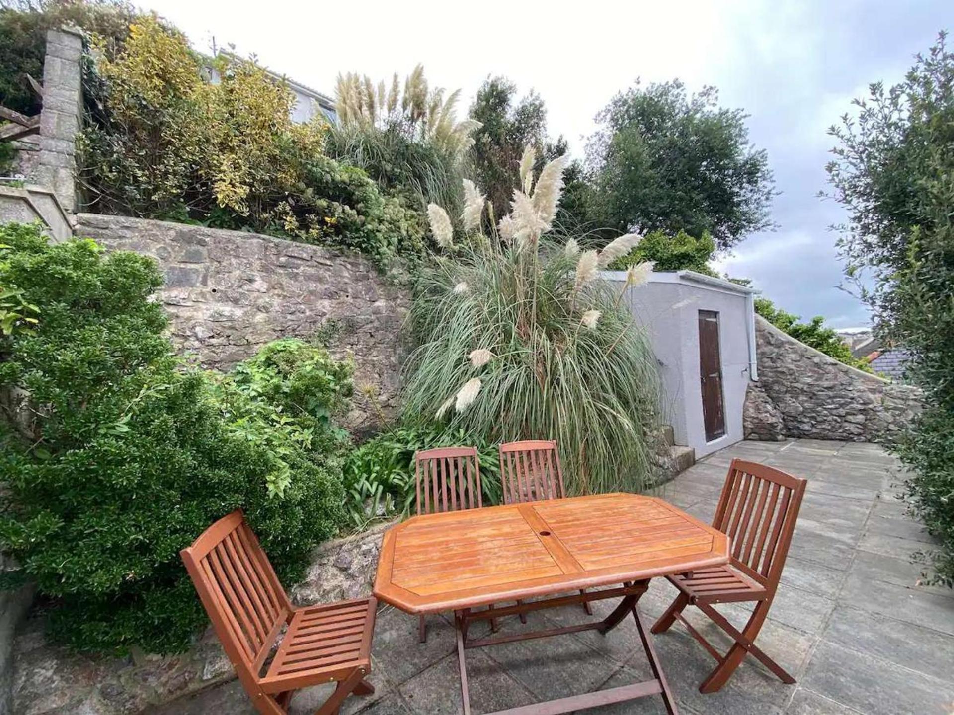4 Bed-sleeps 8-sea View-pets-parking Holiday home