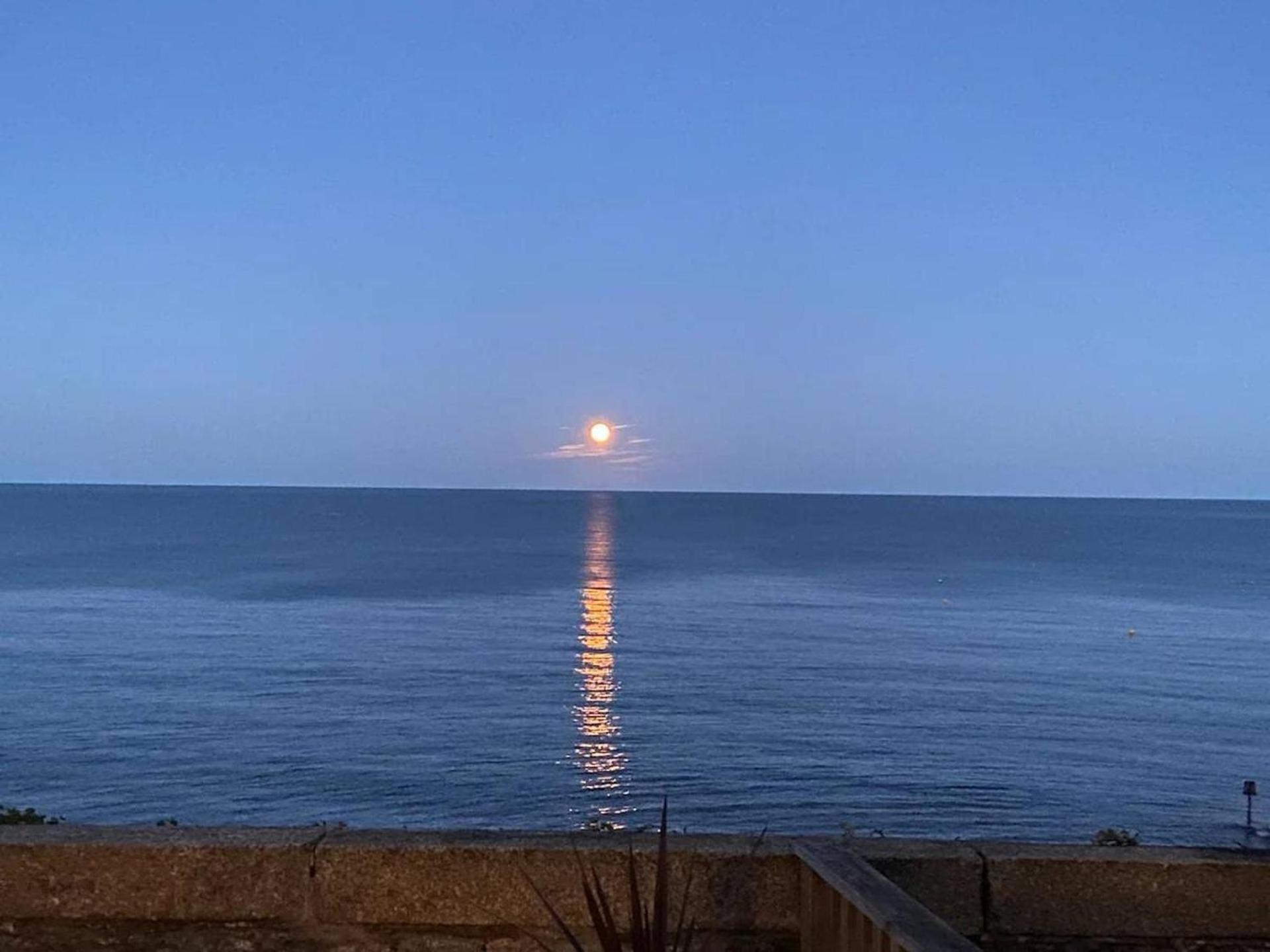 4 Bed-sleeps 8-sea View-pets-parking * Torquay