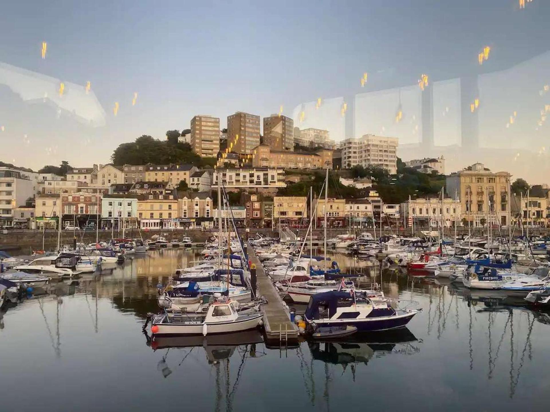 Holiday home 4 Bed-sleeps 8-sea View-pets-parking Torquay
