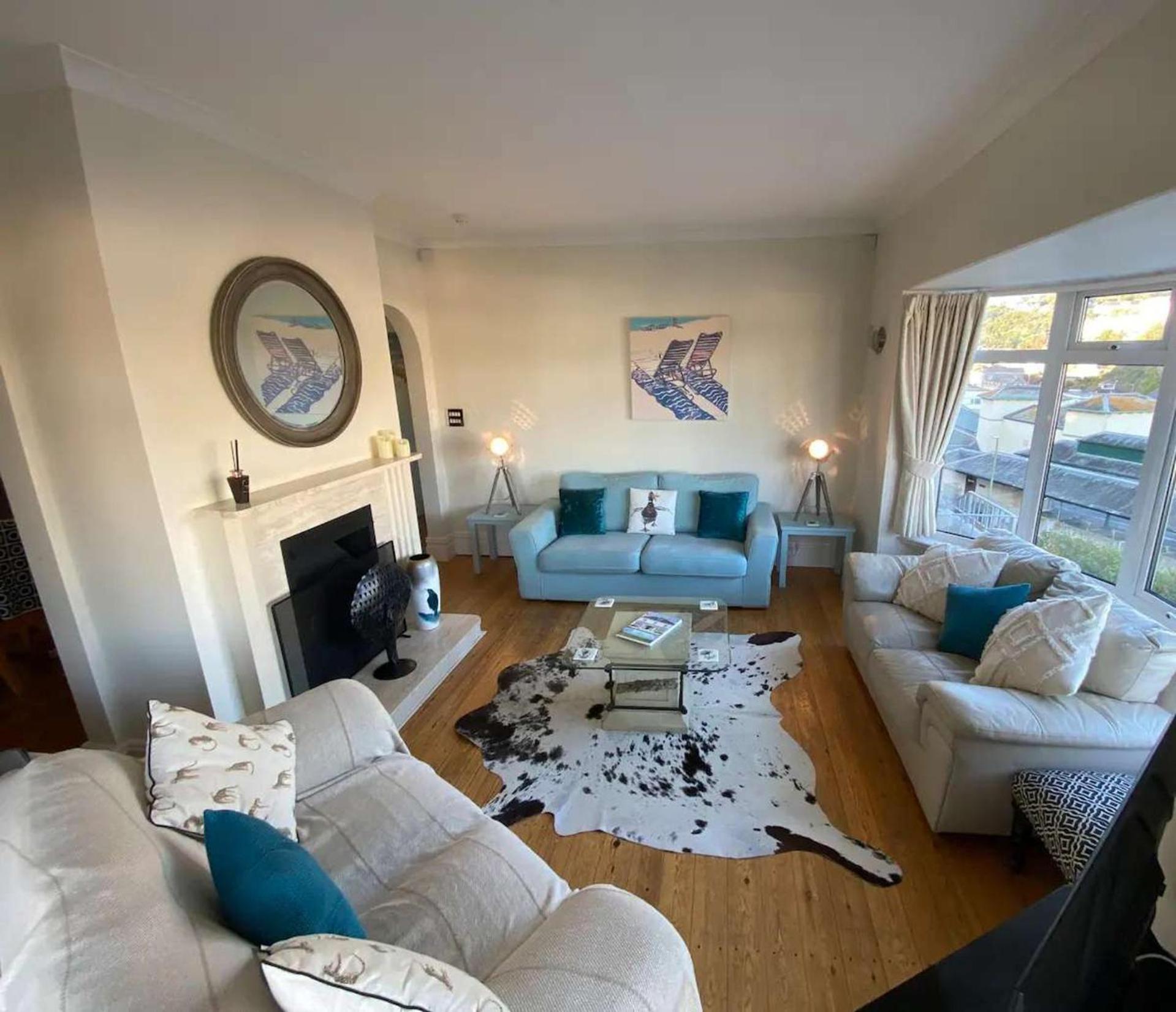 Holiday home 4 Bed-sleeps 8-sea View-pets-parking