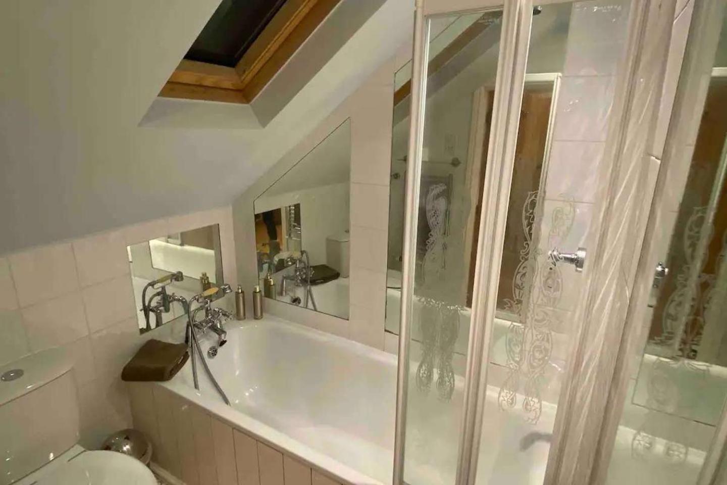 4 Bed-sleeps 8-sea View-pets-parking Holiday home