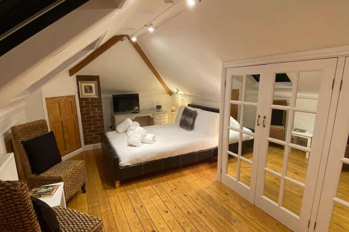 Holiday home 4 Bed-sleeps 8-sea View-pets-parking